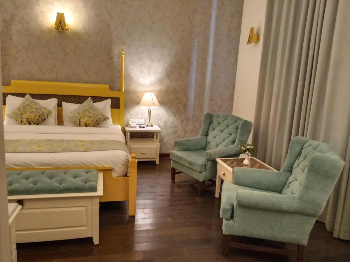 Hotel Pine Retreat Mallroad Mussoorie Esterno foto