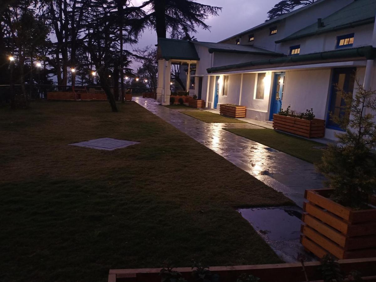 Hotel Pine Retreat Mallroad Mussoorie Esterno foto