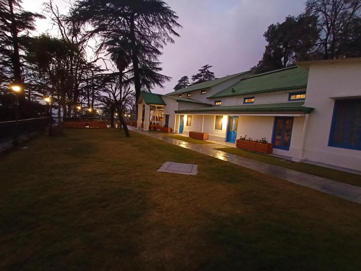 Hotel Pine Retreat Mallroad Mussoorie Esterno foto